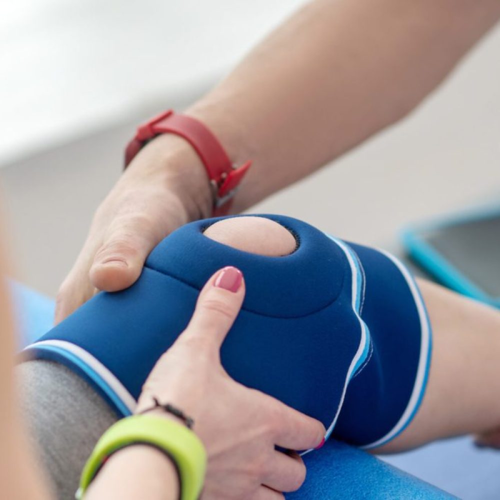male-physiotherapist-hands-holding-knee-bandage-of-2024-10-11-19-04-08-utc-scaled-r9fav1zpmve1udnygt3xb3dm72m4w9rie4mne08evs