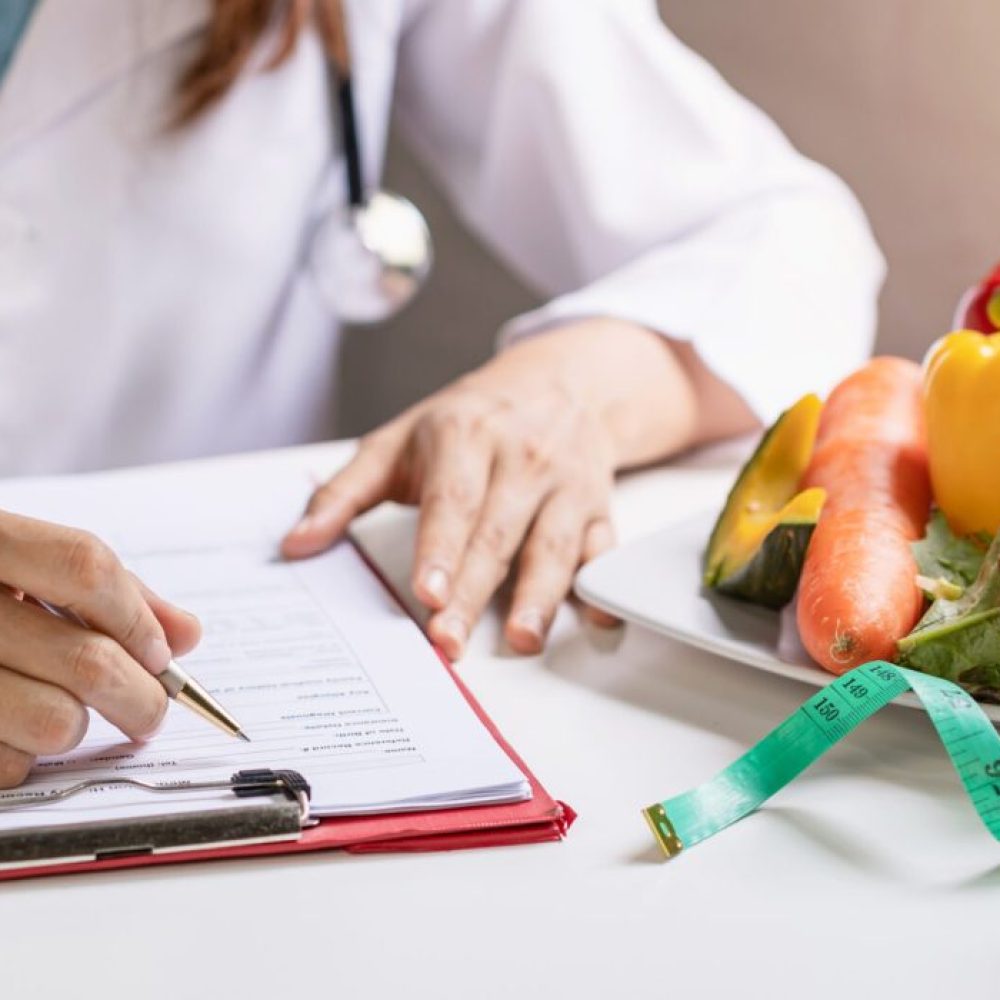 nutritionist-giving-consultation-to-patient-with-h-2025-03-05-03-42-21-utc-scaled-r9fayjy32o6h24l01bjxl7ldspdbjpnjjg1pp31nq0